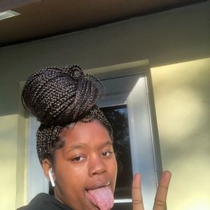 Meet your Posher, Morrisa